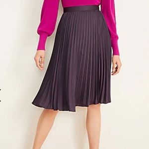 ANN TAYLOR Pleated Plum Midi Skirt SZ 10 NWOT